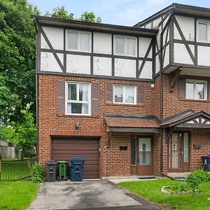 Rooming House In Scarborough By Globalstay Guest house